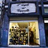 La prima cappelleria, "L'Angolo del cappello" � attiva in via Principe Amedeo 137, nel quartiere Murat. Si trova qui dopo un trasloco effettuato nel 2014: fu infatti aperta 60 anni fa in via Piccinni sotto l'insegna "Signorile", dal cognome del fondatore